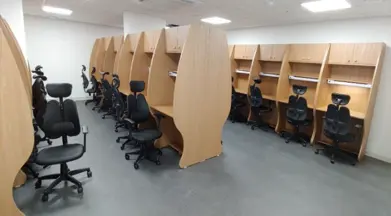 개인 좌석을 갖춘 프라이빗 독서실